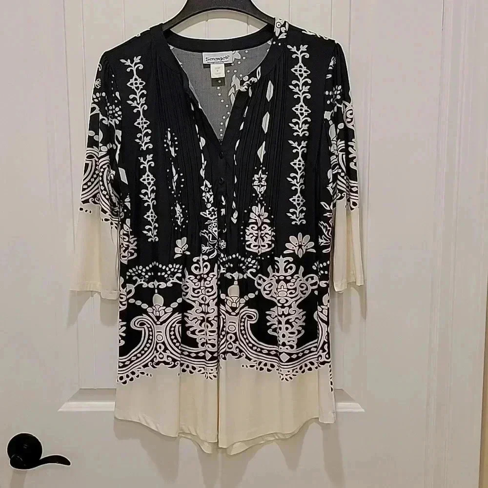Serengeti Black White Pleated Vneck 3/4 Sleeve Boho Blouse Size Medium